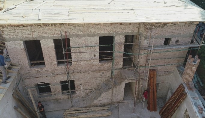 Manisa’da tarihi bina gün yüzüne çıktı