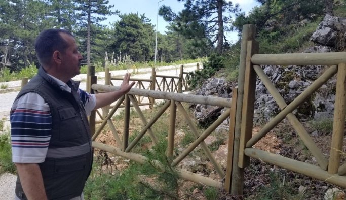 Spil Dağı Milli Parkı'ndaki obruk bölgesi güvenli hale getirildi