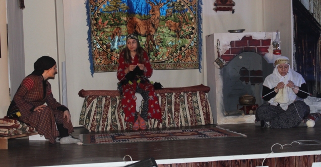 'Gördes'in Yiğit Kızı Asker Makbule' Tiyatro Gösterisi Kula'da Sahne Aldı