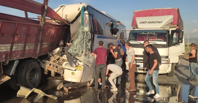 Manisa’daki işçi servisi kazasında yaralanan 35 işçi taburcu edildi