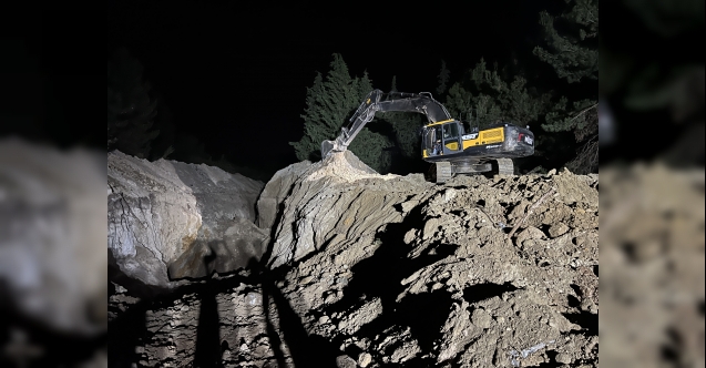 Göçükte Bir Kişinin Cesedi Çıkarıldı, Bir Kişi Aranıyor