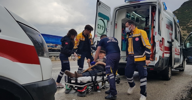 Yağışlı Havada Kontrolden Çıkan Otomobil Takla Attı: 2 Yaralı