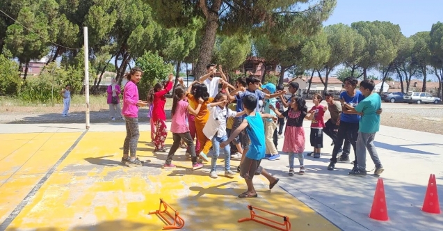 Manisa’da Mevsimlik Tarım İşçileri Çocuklarına Spor Panayırı Etkinliği