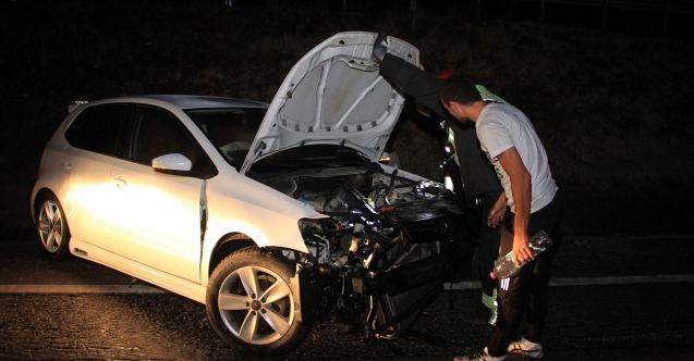 Yağışlı Havada Kontrolden Çıkan Otomobil Bariyerlere Çarptı: 2 Yaralı