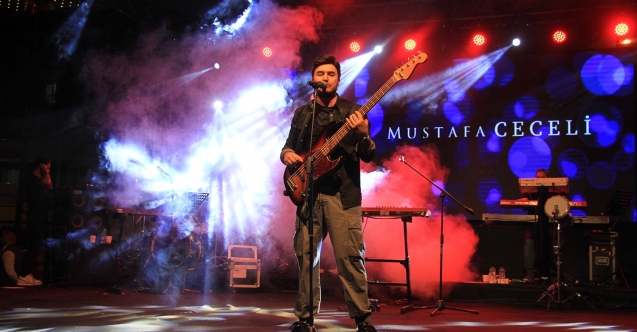 Kula Beşibiryerde Turizm ve Sanat Festivali Mustafa Ceceli Konseri ile Başladı