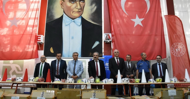 Salihli’deki 58 Okulun Spor Malzemesi Gençlik ve Spor Bakanlığı’ndan
