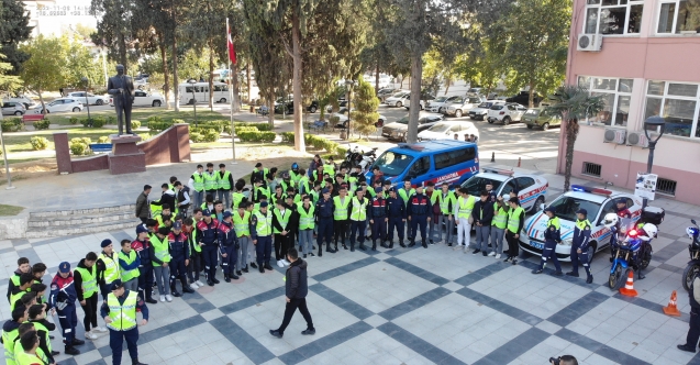 Sarıgöl'de 'Reklektif Yelek Giy, Görünür Ol" Projesi