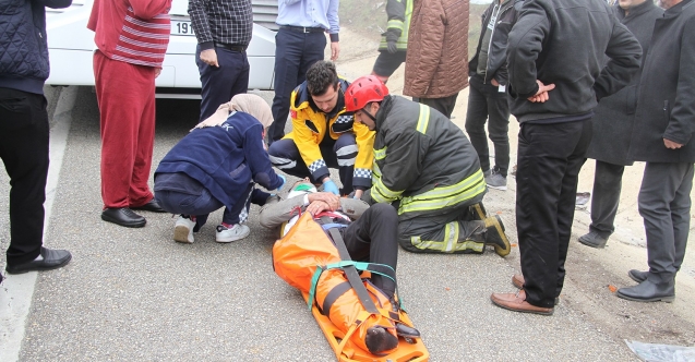 Kazaya Müdahale Edenlere Kamyonet Çarptı: 1 Ölü, 1'i Polis 3 Yaralı