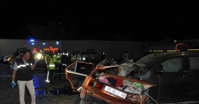 Manisa’da feci kazada otomobil ikiye bölündü: 1’i çocuk 5 ölü, 6 yaralı