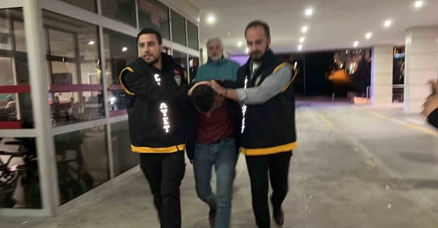 Eski eşini kucağındaki bebeğe aldırmadan bıçaklamıştı, tutuklandı