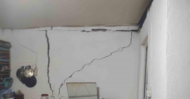 Manisa’da 83 yapı depremden etkilendi