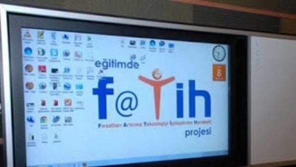 Sarıgöl Dört Eylül İlkokuluna 26 akıllı tahta teslim edildi
