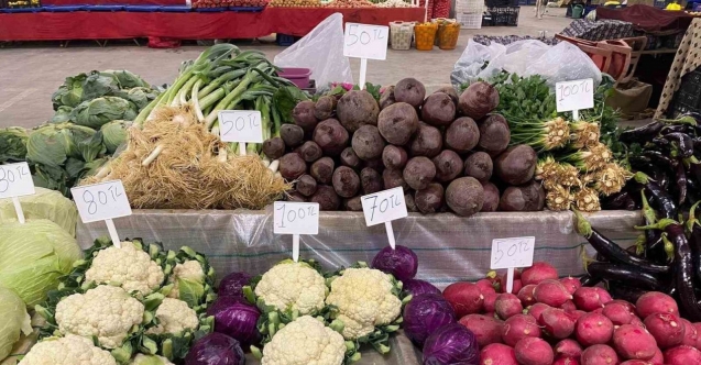Sarıgöl Pazarı ata tohumlu sebzelerle renklendi