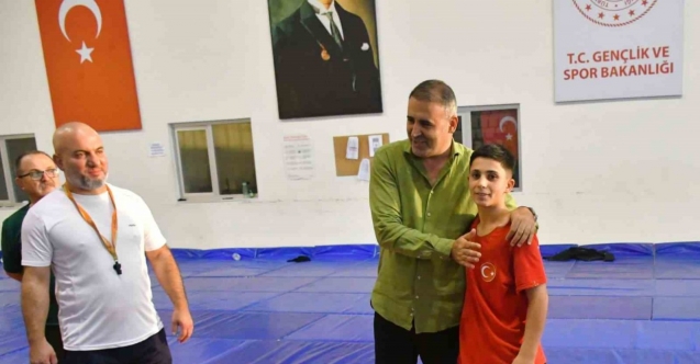 Yunusemreli güreşçi milli takım kampına davet edildi