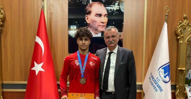 Başkan Balaban’dan başarılı güreşçiye övgü