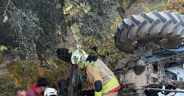 Devrilen traktörün altında kalan çiftçi hayatını kaybetti