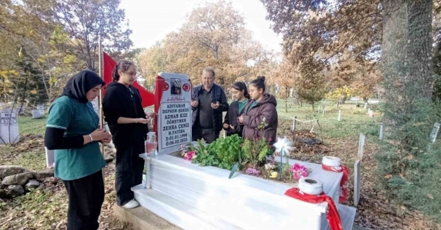 Gördesli öğrenciler şehit öğretmenleri unutmadı