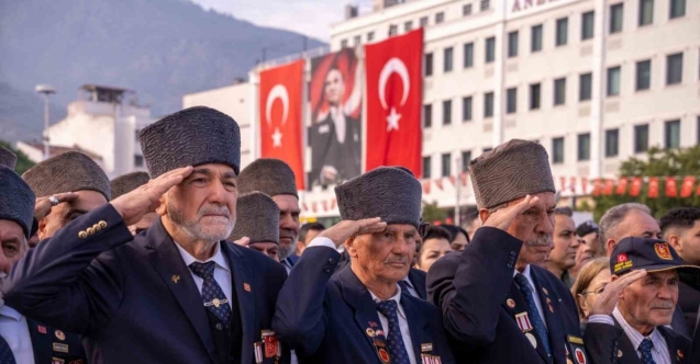 Manisa 2 dakikalığına sessizliğe büründü