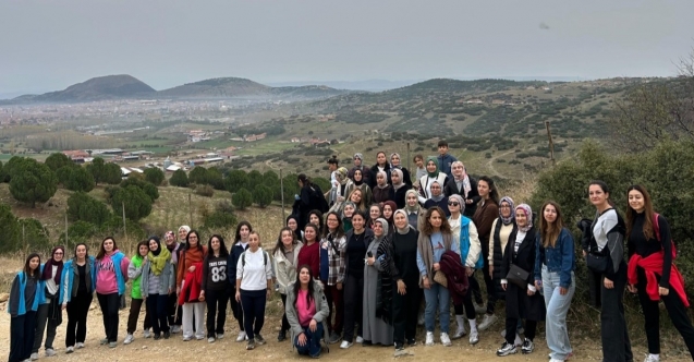 Manisa’da 61 kadın öğretmen 24 Kasım’ı Gençlik Kampında kutladı