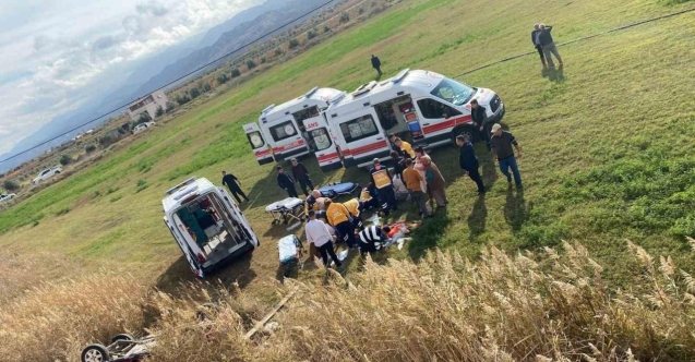 Manisa’da otomobil tarlaya uçtu: 1’i bebek 5 yaralı