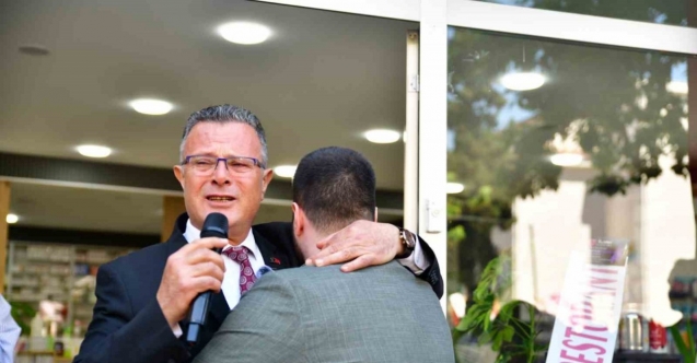 Baba-oğul açılışta gözyaşlarını tutamadı