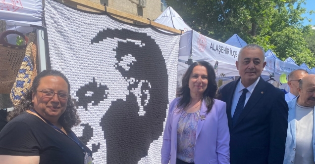 Manisa’da 7 bin 600 motifli Atatürk portresi sergiye damga vurdu