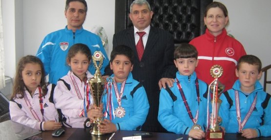 BADMİNTON'DA ANLAMLI BAŞARI