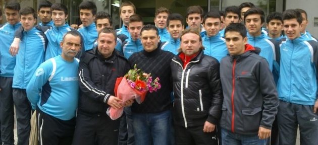 ESNAFTAN U16'LARA HEDİYE YAĞMURU