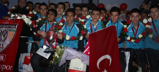 ŞAMPİYONA SIRILSIKLAM KARŞILAMA