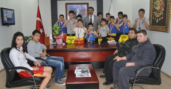 UÇAK’TAN MUAY THAİCİLERE TEBRİK