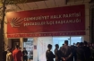 Manisa’da iş vaadi öfkesiyle CHP binasının camlarını kırdı