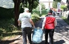 Manisa’da ormanlık alanda yüzlerce kilo çöp toplandı