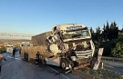 Tır başka bir tıra arkadan çarptı, yol trafiğe kapandı