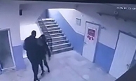 Okul müdürü otizmli öğrenciyi merdivenlerden itti