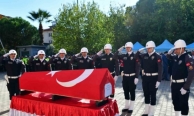 Şehit polis memuru görev yaptığı ilçeden uğurlandı