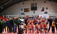 Yunusemre Belediyespor’un sultanları ligde kaldı