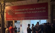 Manisa’da iş vaadi öfkesiyle CHP binasının camlarını kırdı