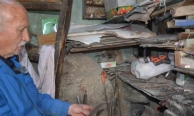 Manisa’nın 64 yıllık çelik bileği Orhan usta yarım asırdır örs başında