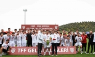 Manisa FK U19 Takımı, 177 takım arasında Türkiye şampiyonu oldu