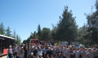 Öğrenciler ve protokol el ele çöp topladı