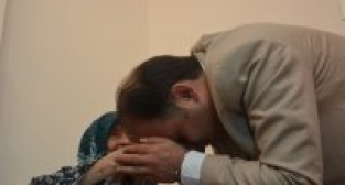 MURAT BAYBATUR 111 YAŞINDAKİ AYŞE ANNENİN ANNELER GÜNÜNÜ KUTLADI