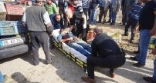 OTOMOBİL TIR'A ÇARPTI