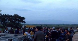 OTOMOBİL ŞARAMPOLE YUVARLANDI:4 YARALI