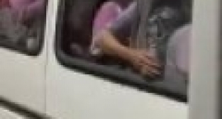 20 Kişilik Minibüsten 45 Kadın Çıktı