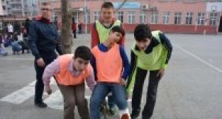 Yıkım kararı verilen ilkokulda deprem tatbikatı