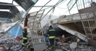 BOMBA GİBİ PATLADI DÜKKANLAR YERLE BİR OLDU