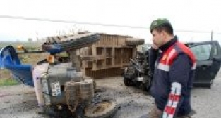 CHP ADAY ADAYI  TRAFİK KAZASI YAPTI ÖLÜ VE YARALILAR VAR