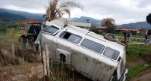 İşçileri taşıyan minibüs takla attı: 7 yaralı