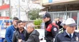 POLİSE KIZDI MOTOSİKLETİNİ YAKTI