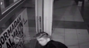 Gerçek zannedip, maket cep telefonlarını çaldı